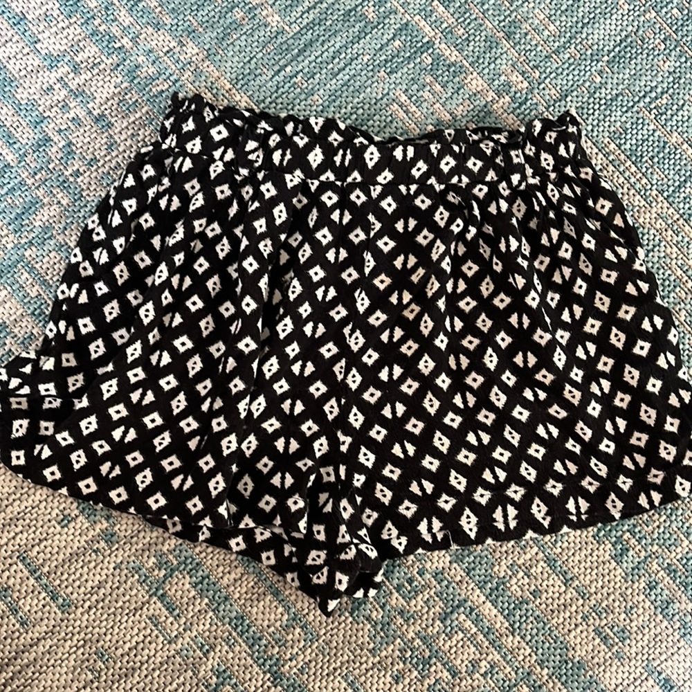 Forever 21 Dress Shorts Made out of 100% Rayon Size Medium